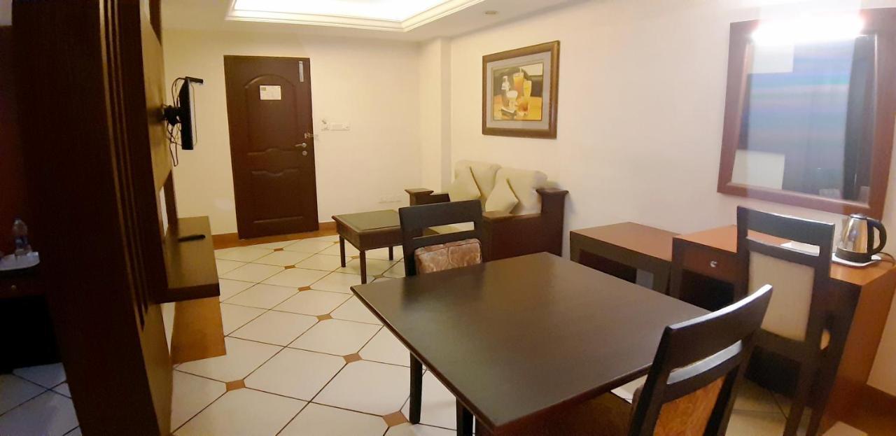 Kochi Emarald Hotel Cochin מראה חיצוני תמונה
