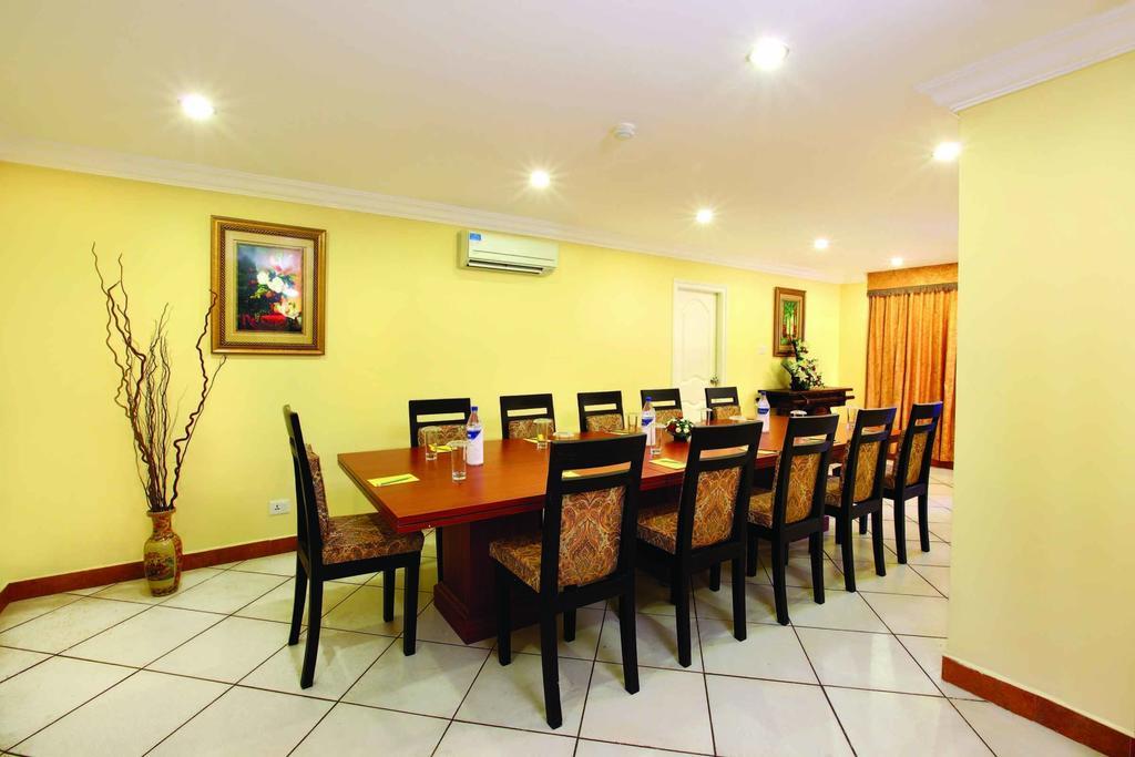Kochi Emarald Hotel Cochin מראה חיצוני תמונה