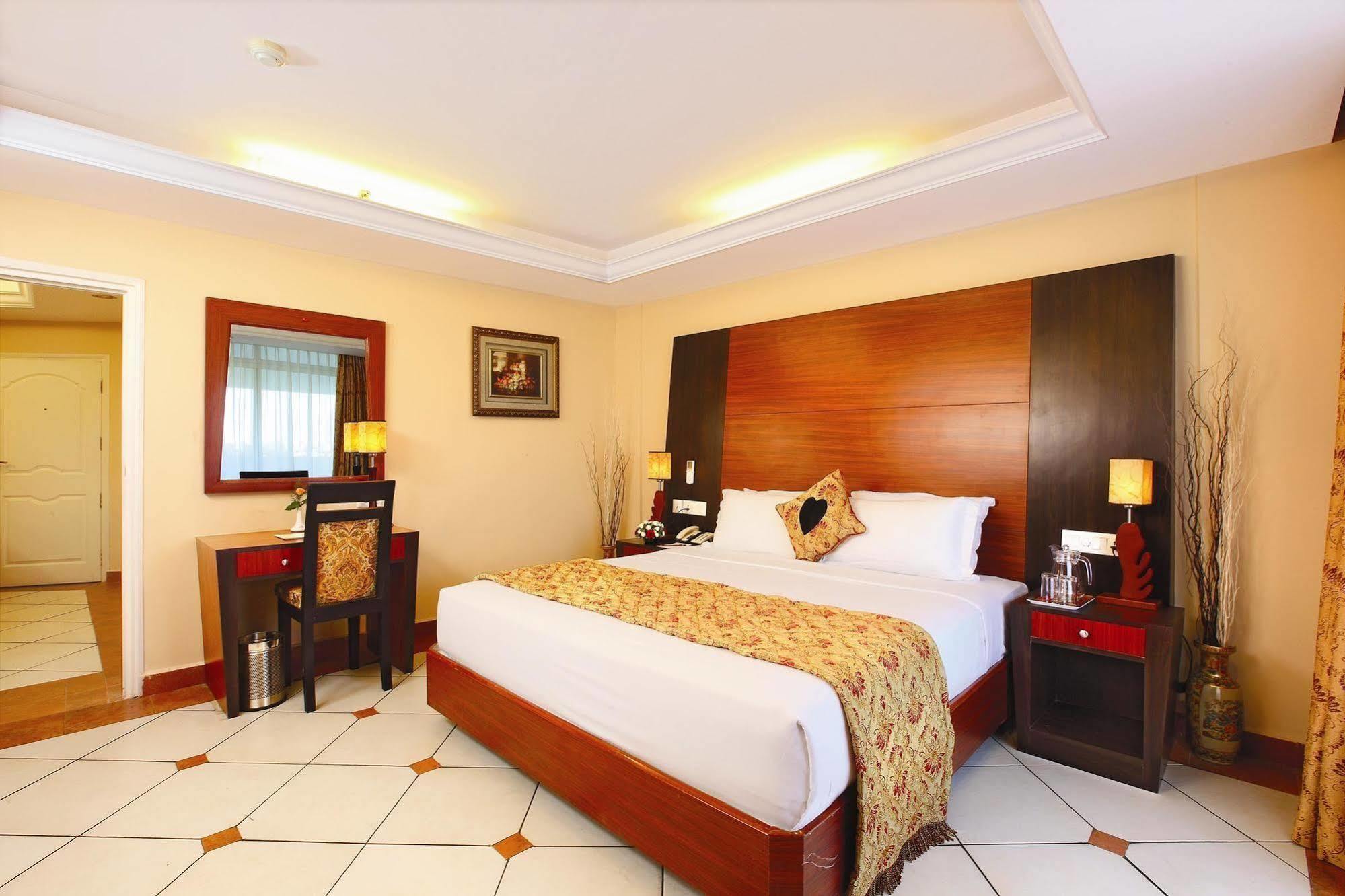 Kochi Emarald Hotel Cochin מראה חיצוני תמונה