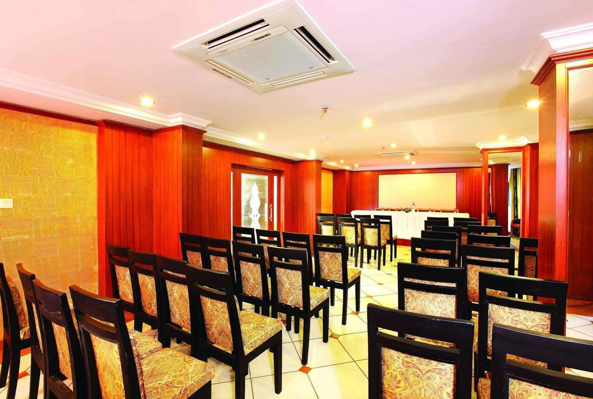 Kochi Emarald Hotel Cochin מראה חיצוני תמונה