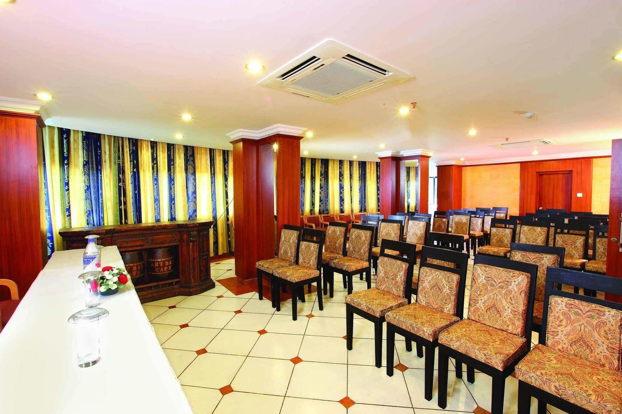 Kochi Emarald Hotel Cochin מראה חיצוני תמונה